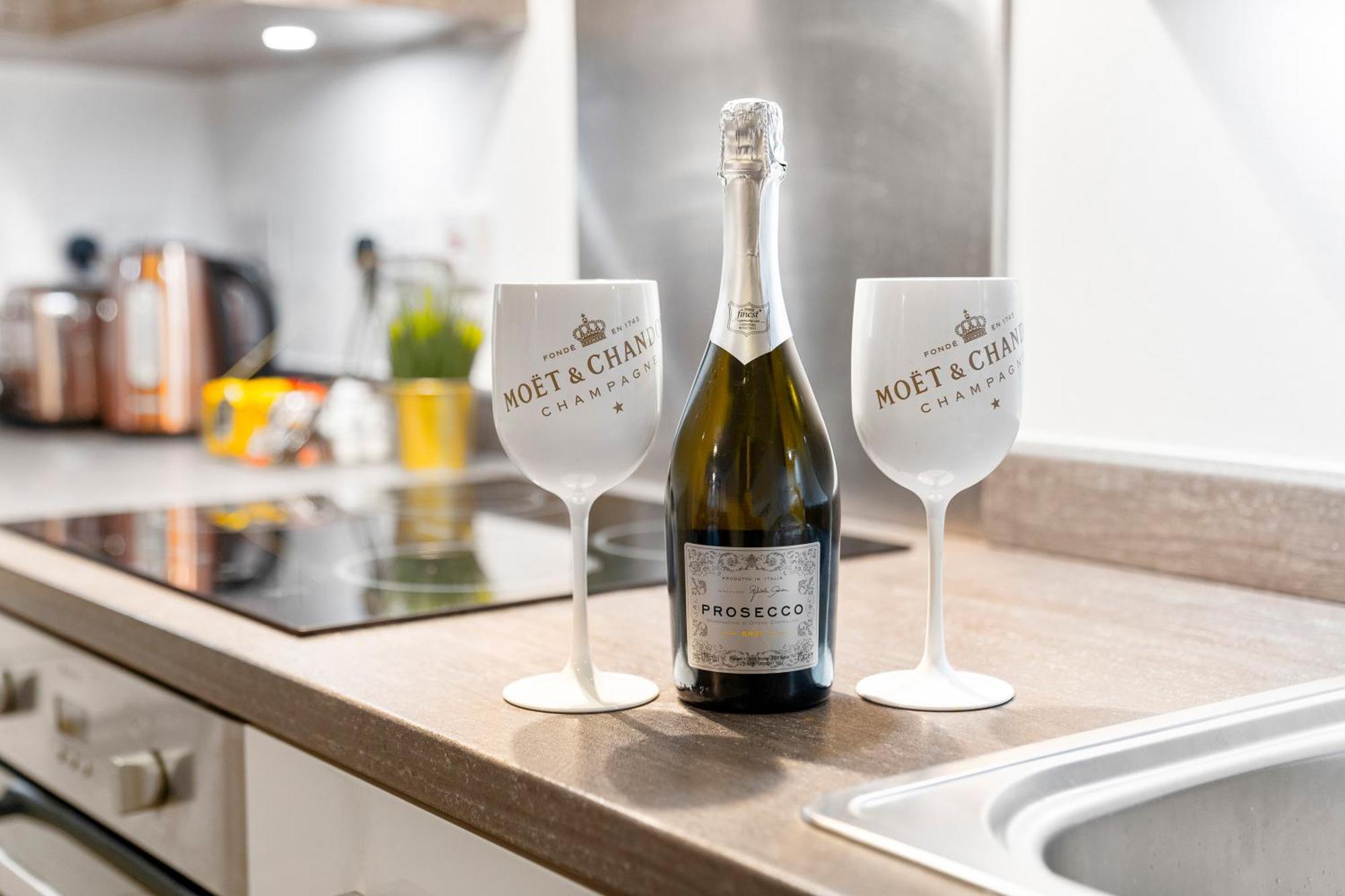 New Luxe Apartment - Secure Parking - Birmingham City Centre - Netflix - Wifi - Top Rated - 54M Εξωτερικό φωτογραφία